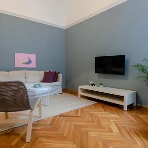 https://lovely-apartment-next-to-synagogue.inbudapesthotels.com